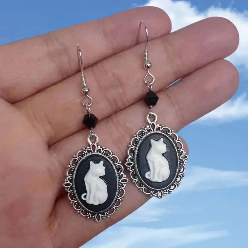 Vintage Gothic White Cat Raven Pattern Drop Earring Punk Silver Color Frame Creative Earrings Party Jewelry Accessories 250812