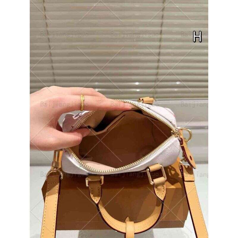 Designer Bags Suede Leather Clutch Brown Medium Small Zipper Women Party Waterproof Synonyms