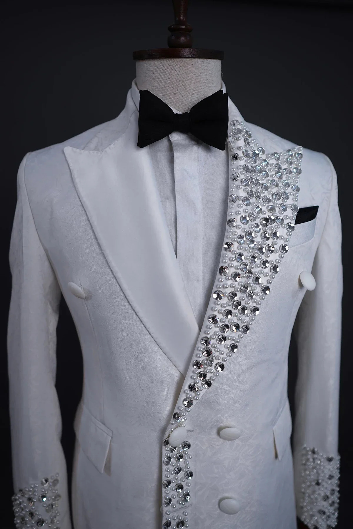 Wedding Men Suits Jacket Tuxedos Crystal Beads White Floral Peaked Lapel Double Breasted 1 Pieces Blazer Custom Made 250811