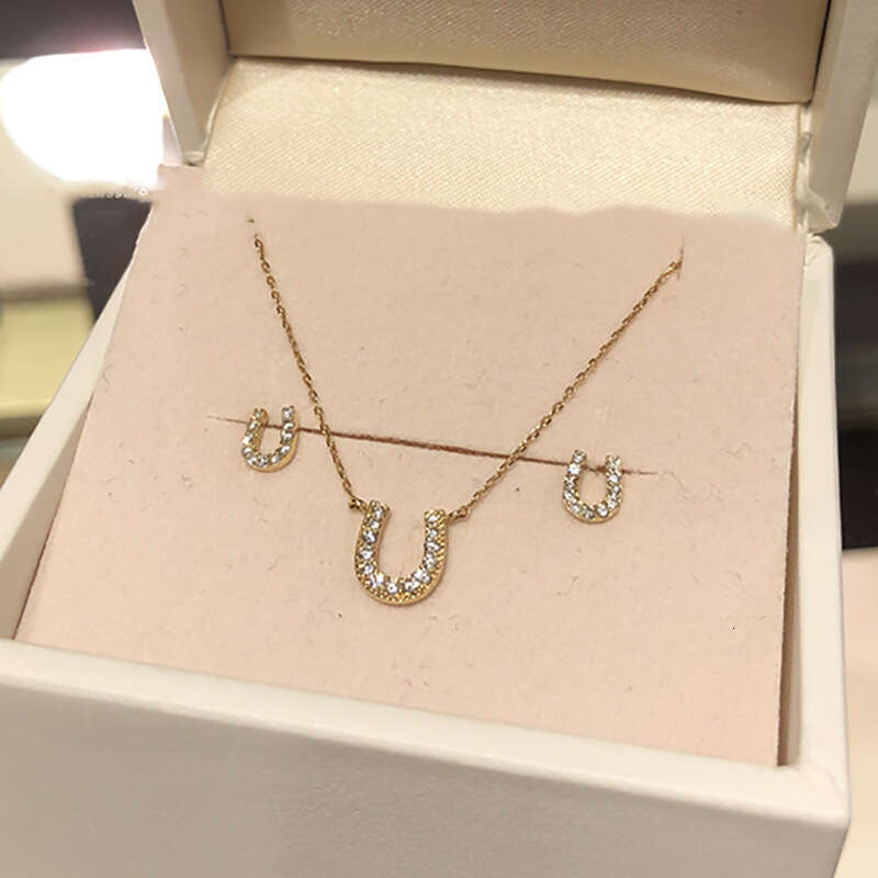 New Designer Lucky Jewelry Horseshoe for Women U-Shaped Simple Inlaid Zircon Necklace Collarbone Sweater Chain Ins