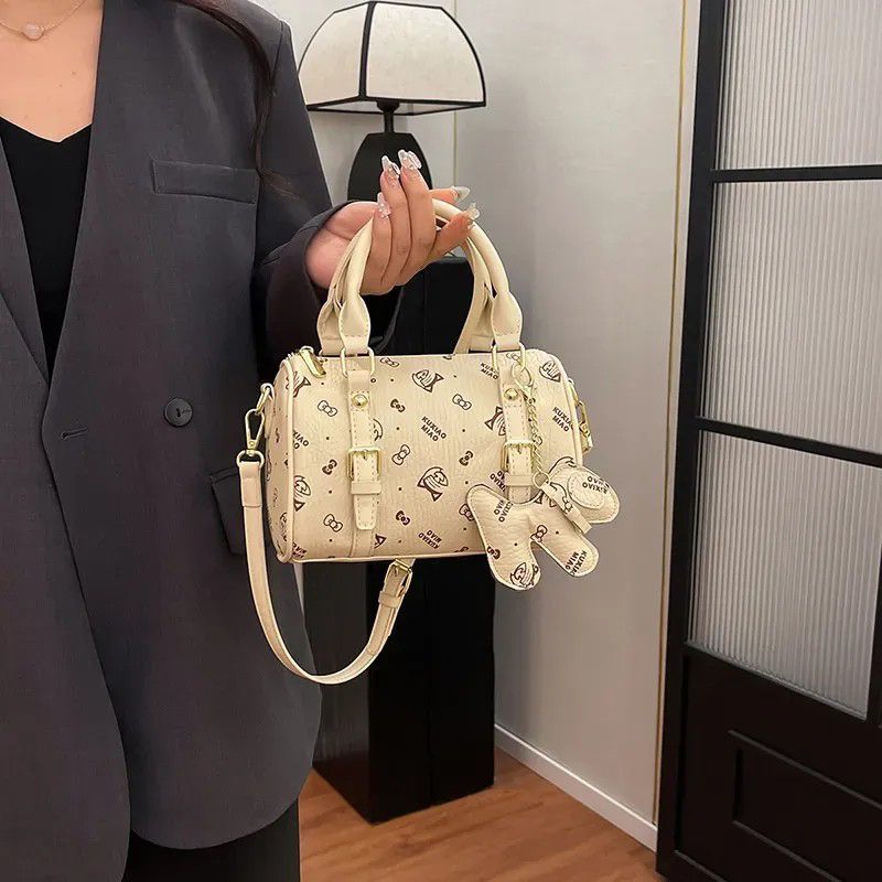 Chic Ladys Compact Fashion Accessory: Premium Full Grain Leather Mini Satchel