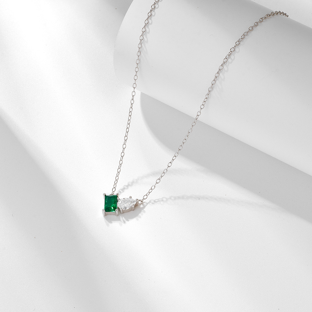 S Pure Sier Inlaid Emerald Long Rectangular Water Drop Zircon Necklace for Women Fashionable Light Elegant Versatile Collarbone Chain Jewelry for Wome