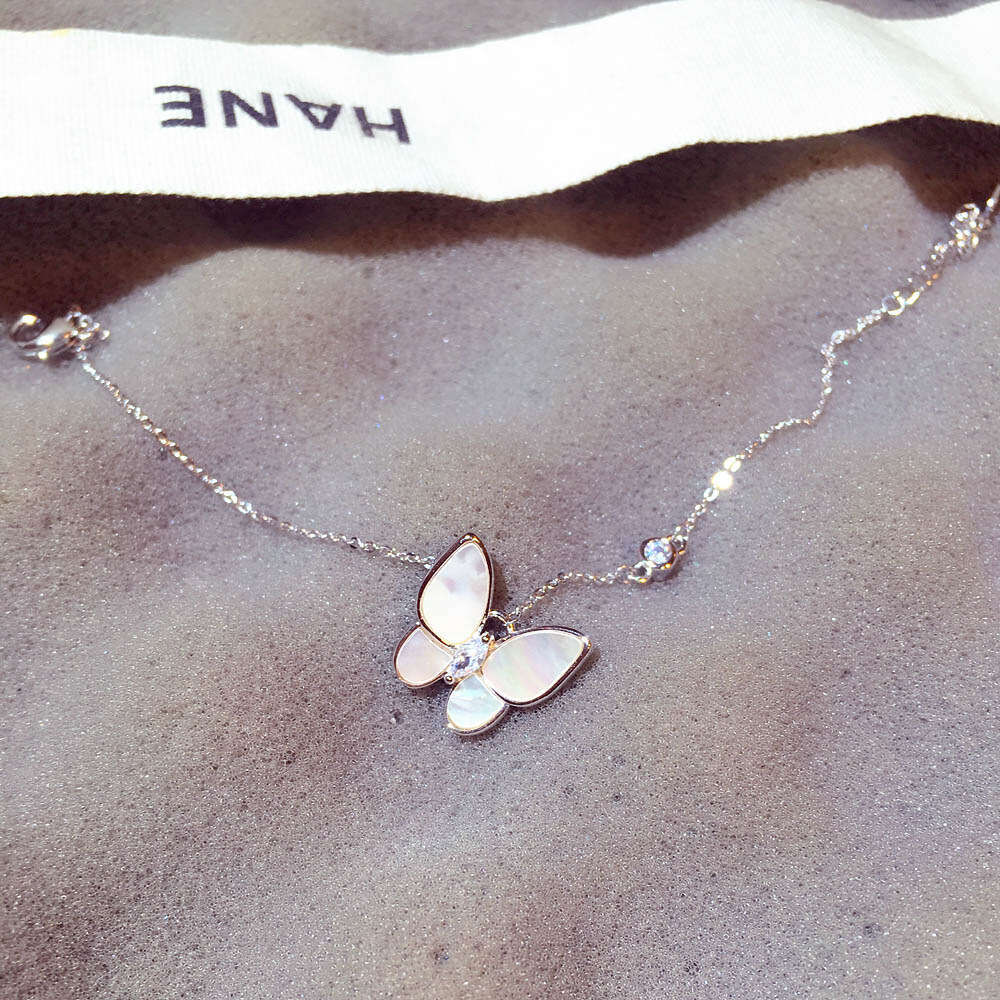 New Fashion Korean and Japanese Style Exquisite Zircon Butterfly Imitation Shell Elegant Bracelet Jewelry for Women S00305