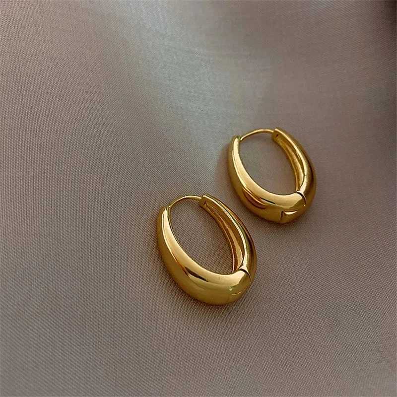 2024 New Classic Copper Alloy Smooth Metal Hoop Earrings For Women Fashion Korean Jewelry Temperament Girls Daily Wear Earrings XJ250814