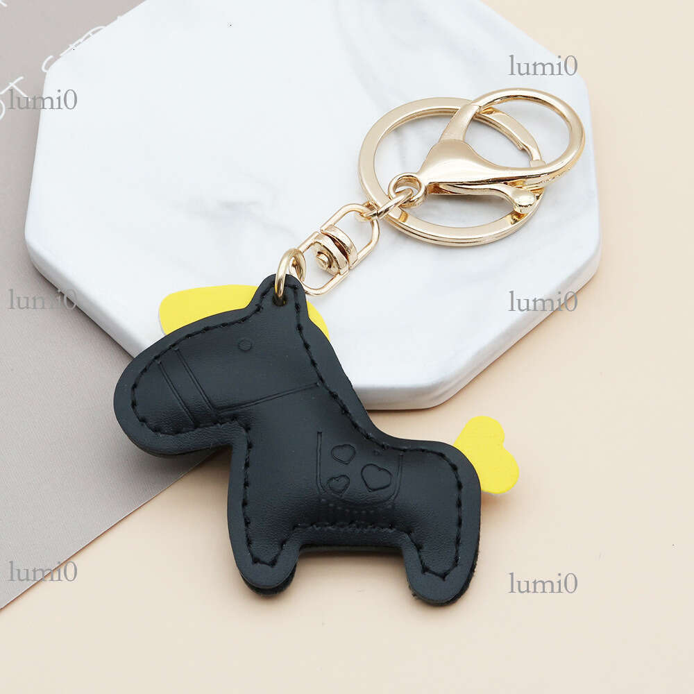 Cute Heart Keychain Pendant for Men and Women, Exquisite Leather Pony Bag Charm, Couple Adorable Pet