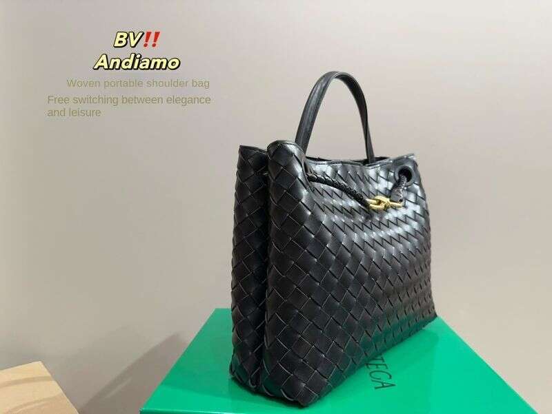 Retro Niche Design Large Capacity Metal Rope Buckle Woven Shoulder Tote Bag