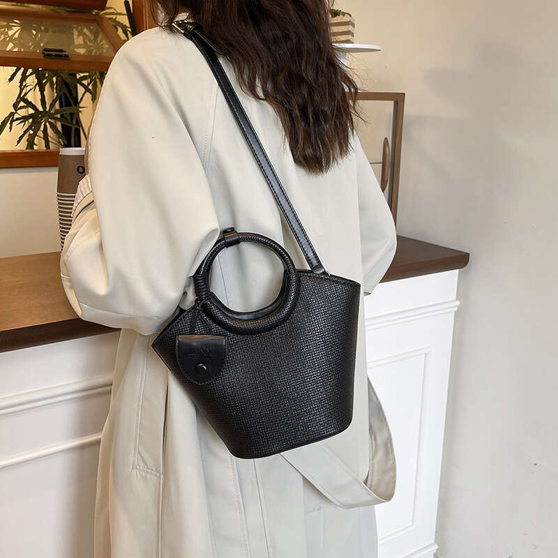 Korean Style Niche Design Fashion Color-Block Handbag Commuter for Women 2025 Summer New Versatile Crossbody Bucket Bag