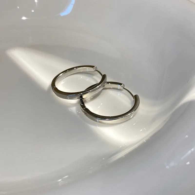 New Fashion Classics Simple Big Round Hoop Earrings for Women Circle Girls Shiny Delicate Party Womens Jewelry New Arrival 2023 XJ250814