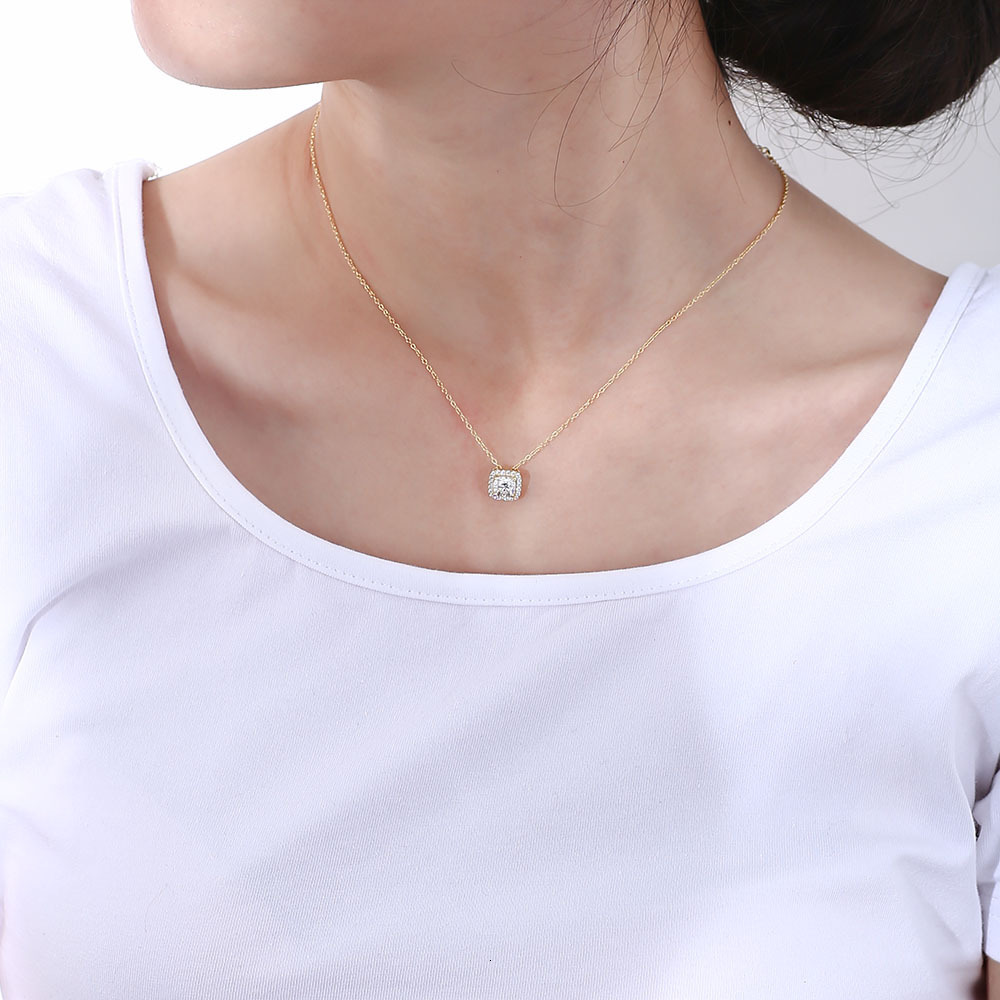 Korean Version S Pure Sier Fashion Geometric Square Zircon Necklace for Women Ins Small Collarbone Chain Simple Versatile Jewelry Jewelry for Women