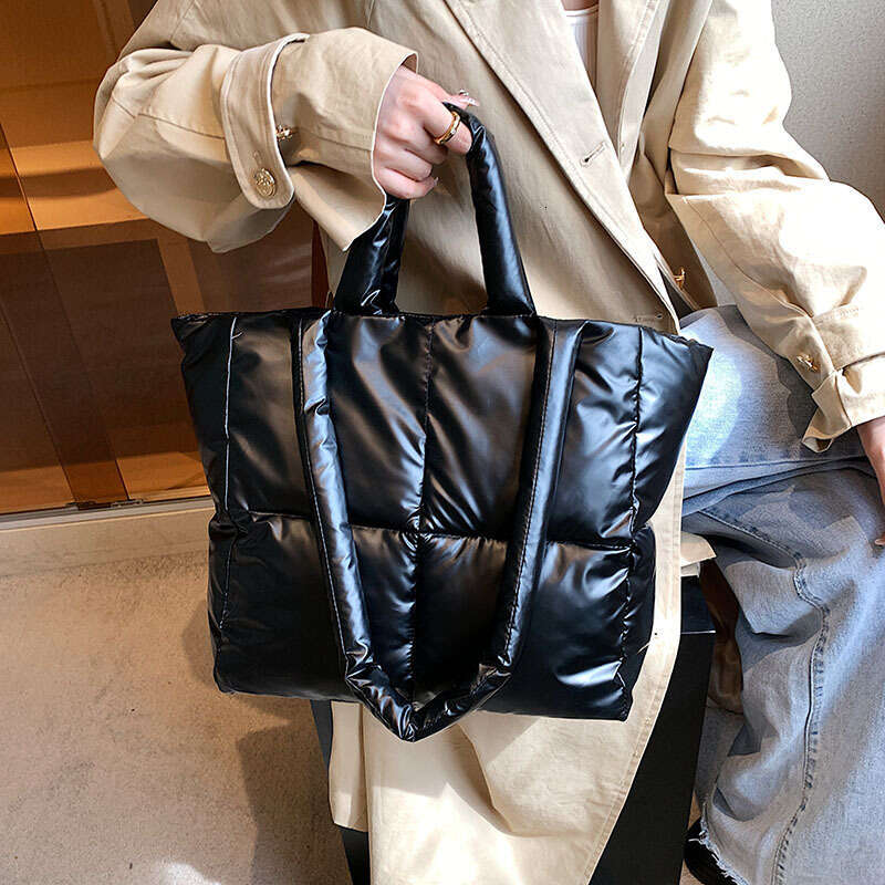 High-End 2025 New Large Capacity Fashion Autumn Winter Shoulder Cotton Padded Down Commuter Tote Bag for Women