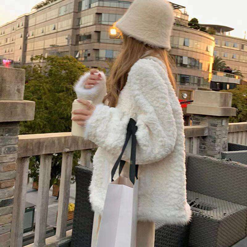 Fashionable Coat for Women's 2023 New Lamb Imitation Rabbit Hair Loose, Slim and Warm, High Grade Plush Top