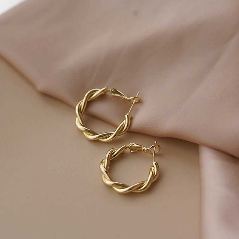 Needle Korean Twist Ear Ring Simple Earrings OL Commuter Exquisite Elegant Earrings All-match Earrings XJ250814