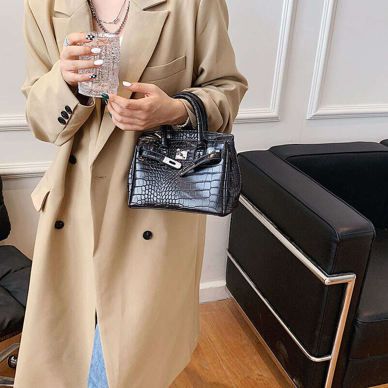 High-End Internet Celebrity Crocodile Pattern Small Bag for Women 2025 New Versatile Crossbody Handbag Trendy Korean Style This Year
