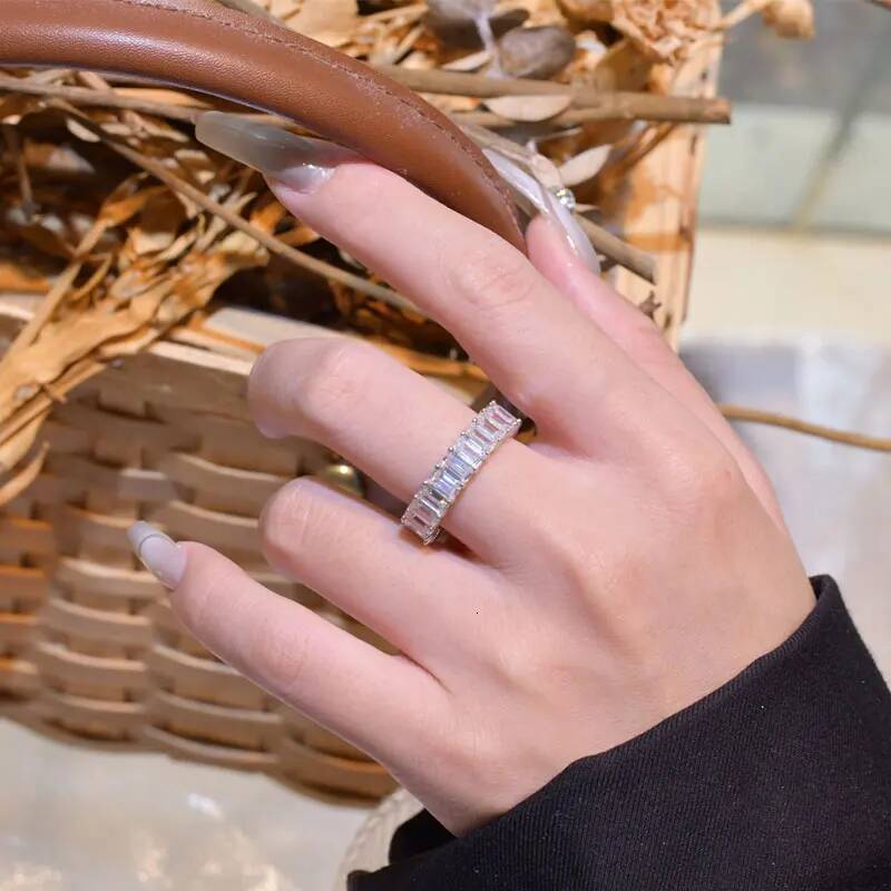 Knobspin 2*4mm D VVS1 Emerald Cut Full Mossanite Ring for Women Man 925 Sterling Sliver Plated 18k Classic Diamond Eternity Band