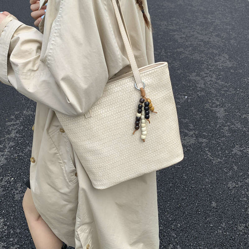 Woven Bucket for Women 2025 New Large Capacity Tote Versatile Shoulder Commuter Underarm Bag