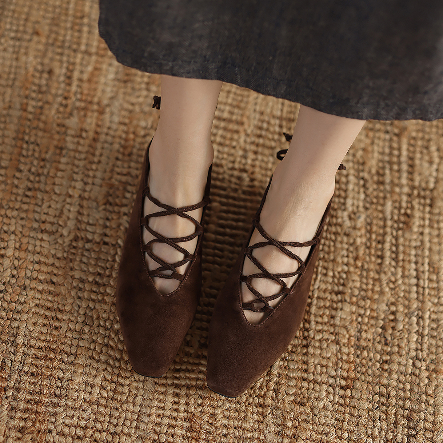 225 new designer retro ballet style cross strap small square toe V-shaped single shoe retro sheepskin mid heel women's shoes