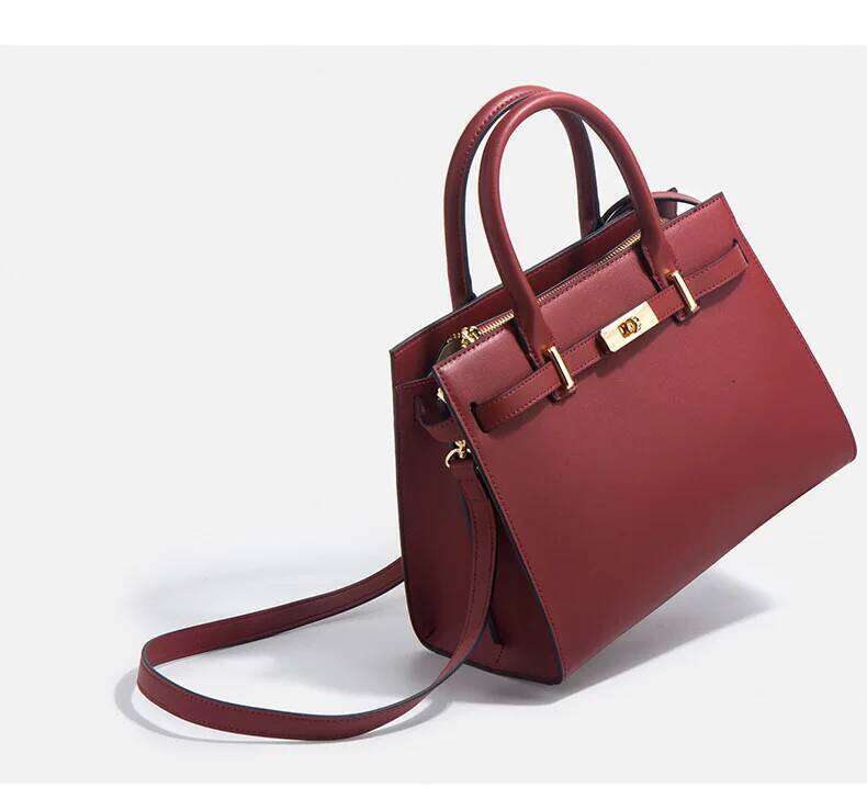 New Atmospheric Crossbody Handbag With Silk Scarf And Classic Satchel Style