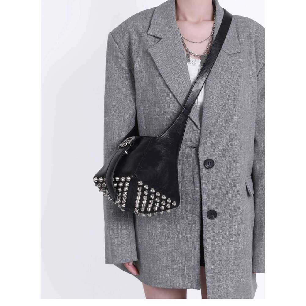 City Bag COY LUCKY Original Niche Design Motorcycle Rivet Underarm Bucket Versatile Tote Bag