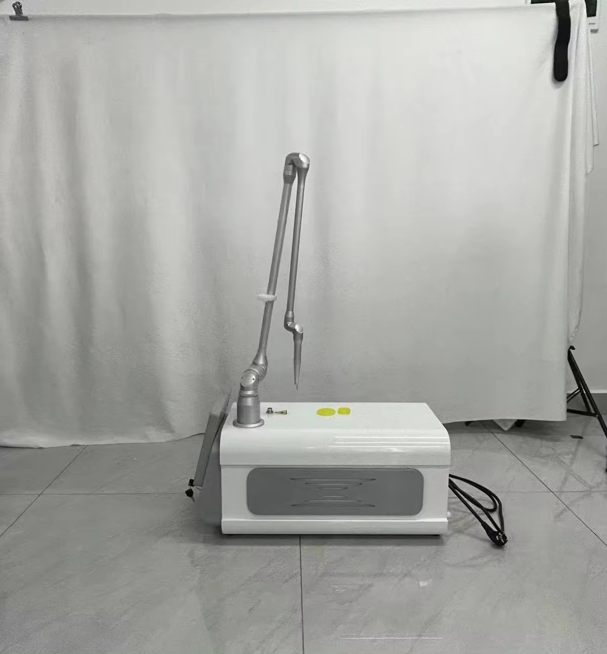 4D CO2 Fractional Laser Machine for Acne Scar Removal Skin Tightening Stretch Mark Treatment Salon Equipment
