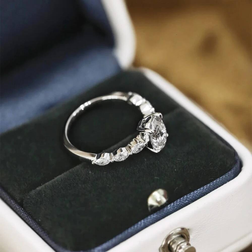 BXINY 1/2Carat Oval Cut Full Moissanite Rings S925 Silver for Women D Color VVS Lab Diamond Wedding Bands Gifts Jewelry with GRA