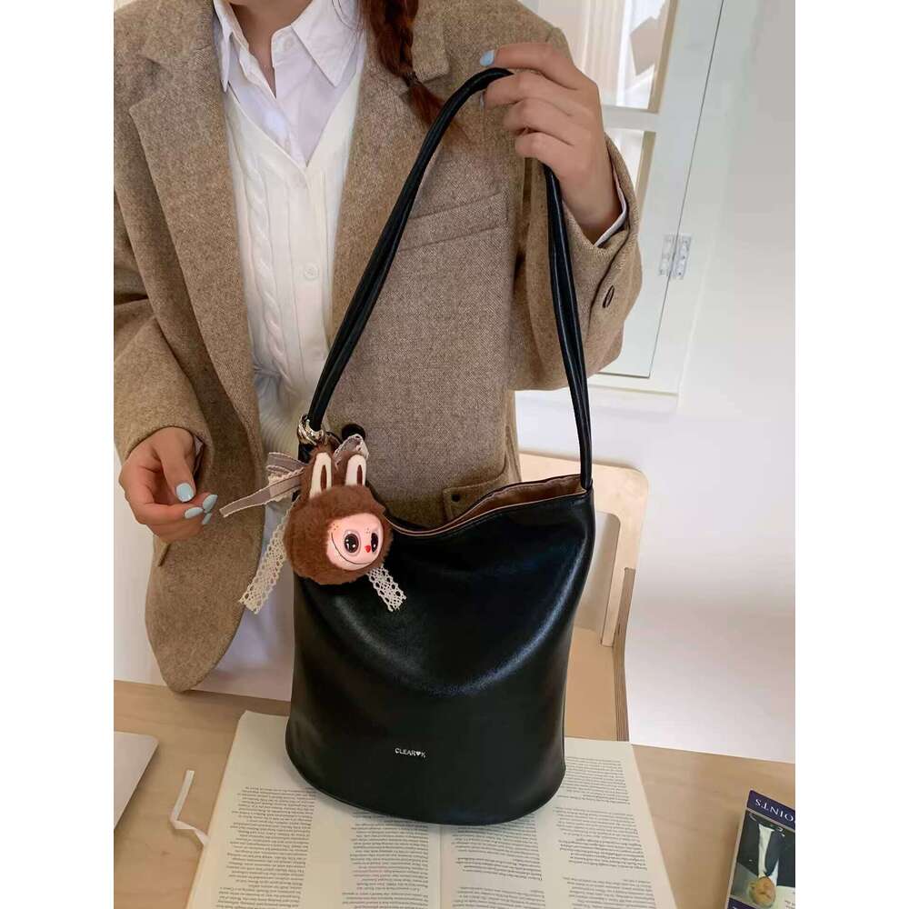 Autumn New Commuting Bucket 2025 Women's Versatile Elegant Korean Large Capacity NEW free shipping Fashion Trendy Shoulder Bag