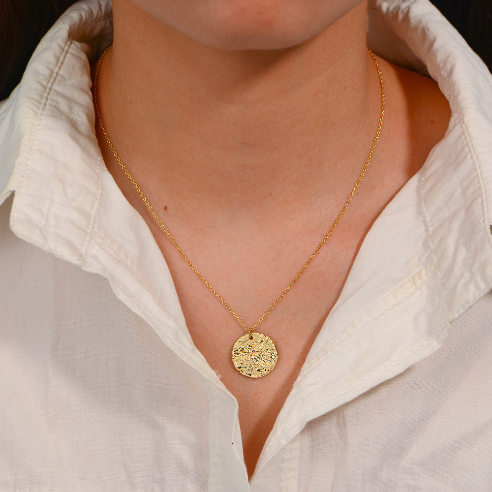 S Pure INS Simple Elegant Versatile Bee Pendant Dia-Encrusted Necklace for Women Collarbone Sier Chain Jewelry