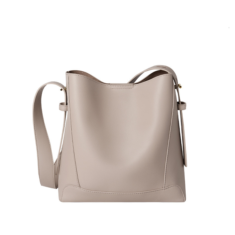 2025 new women's crossbody bag designer single shoulder large capacity commuting bucket bag