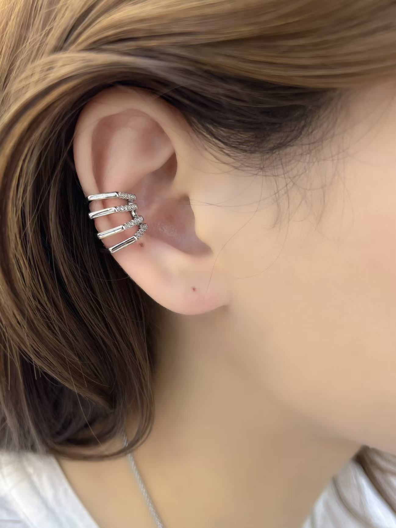 Sparkling Diamond Crown - Shaped Ear Cuffs, Light Luxury High - End Earrings for Non - Pierced Ears ver fade