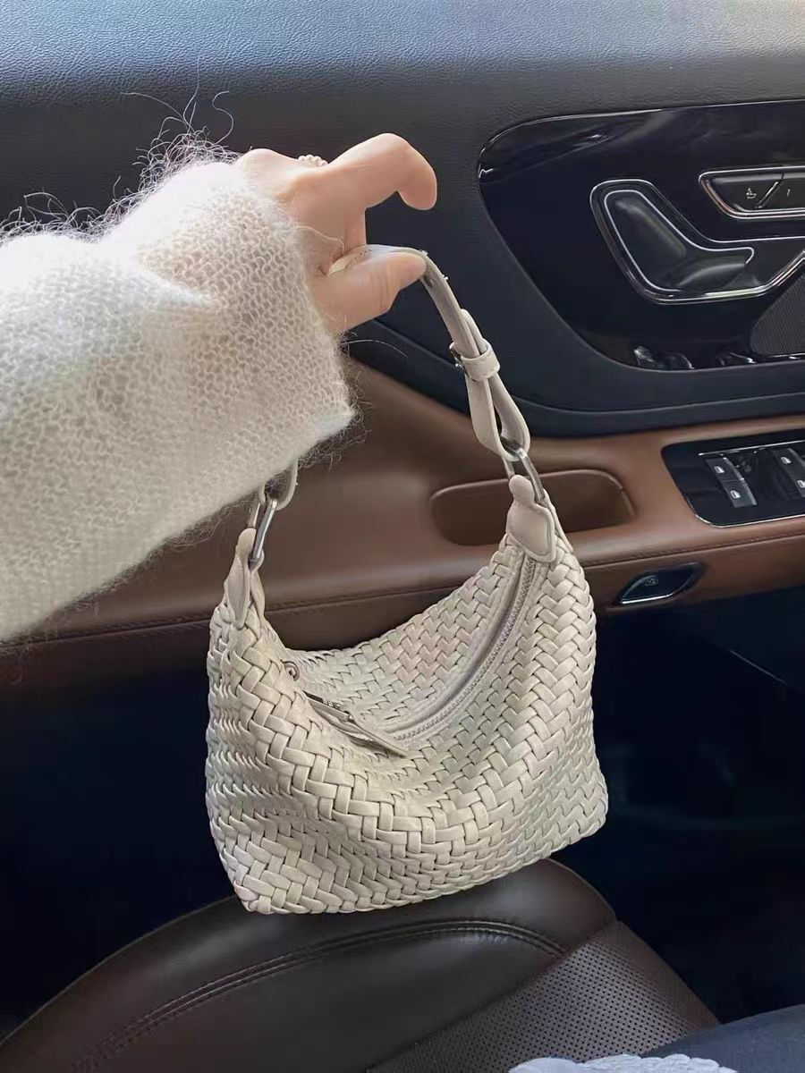 Designer Bag Handwoven Fashion Handheld Underarm Lunch Box Bag Versatile Soft Leather High-end Niche Design Single Shoulder Crossbody Bag Luxury Bag F