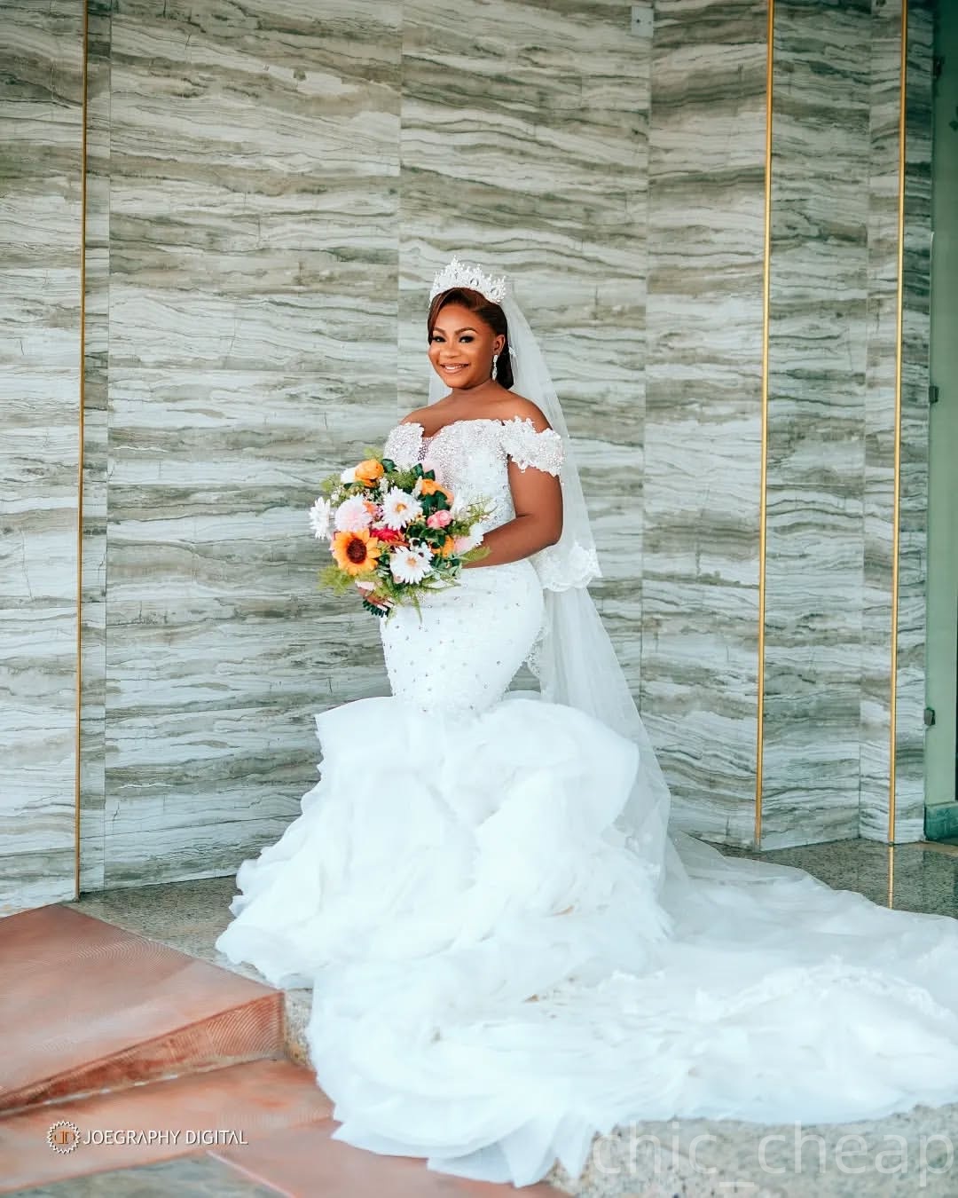 2025 Aso Ebi Plus Size Ivory Mermaid Wedding Dress Sequined Crystals Beaded Organza Tiers Sparkly Bridal Gowns Dresses ZJ0618