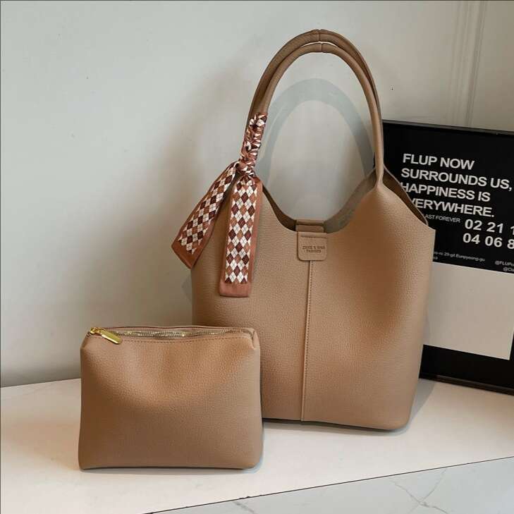 Underarm fashionable shoulder bag, mother and child bag with scarf decoration, high-quality synthetic leather, very suitable for fashionable women