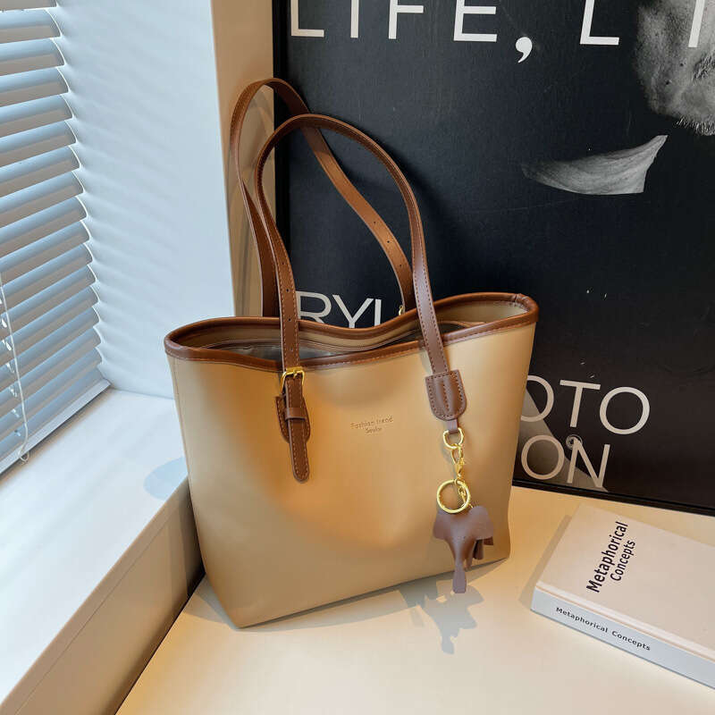 Capacity for Large Women 2025 New Simple Versatile Shoulder Textured College Student Class Commuter Tote Bag