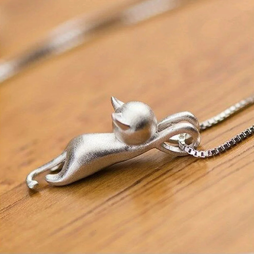 Cute Cat Necklace Black and White Animal Pendant Y2K Girl Neck Accessories Daily Wear Party Fashion Jewelry Fancy Gifts 250812
