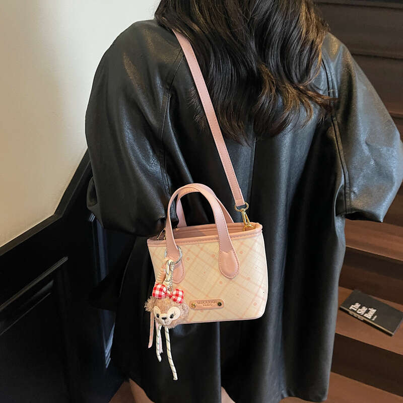 Fashion Bucket for Women 2025 Autumn New Versatile Handbag High-end Feel Shoulder Checkered Crossbody Bag