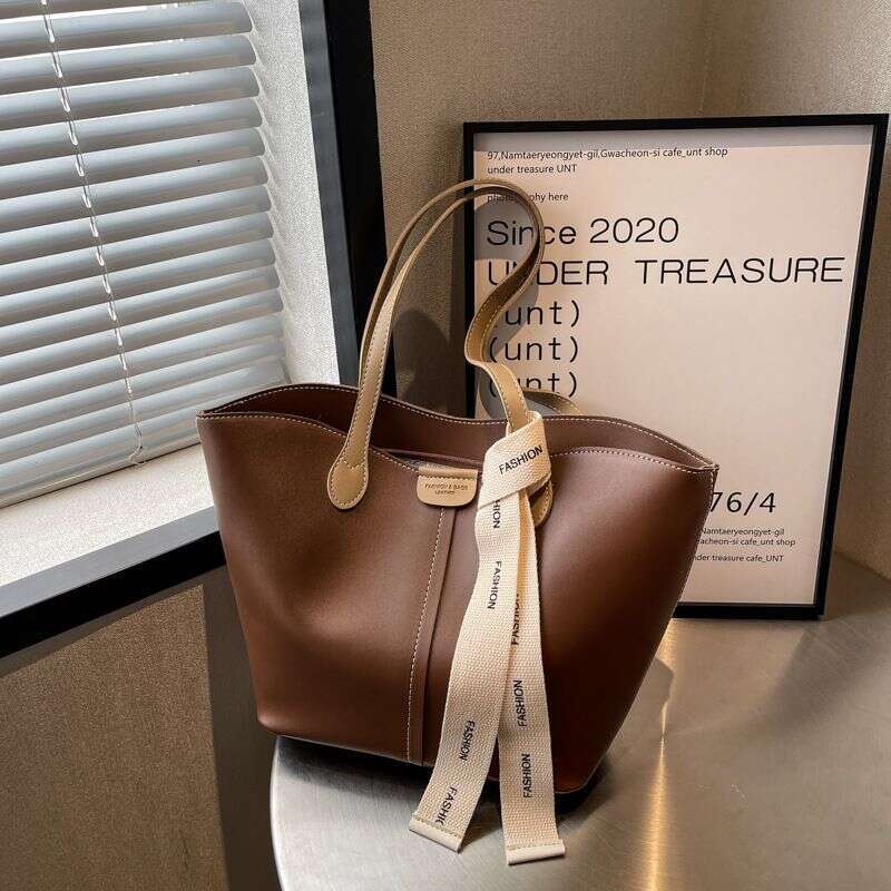 2024 New Urban Minimalist Tote PU Car Sewn Women's Large Capacity Handheld Shoulder Bag