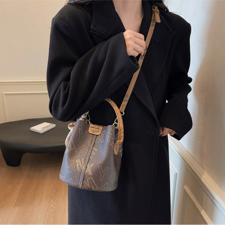 Vintage Light Luxury Women's Letter Bucket Bag Handbag Free Shipping Designer Fashion New Mother And Daughter Bag Versatile Single Shoulder Cross