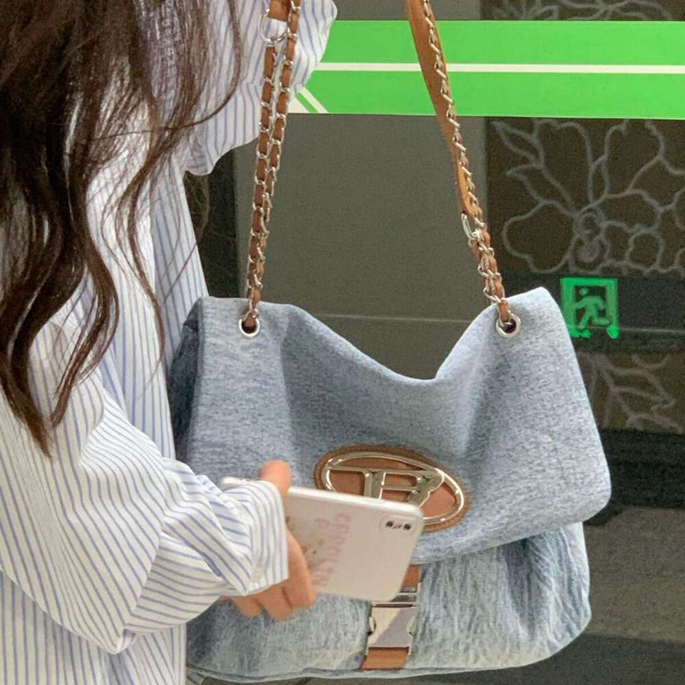 High-Quality Texture Wandering for Women 2025 New Large Capacity Bags Designer Tote Nylon Shoulder Versatile Crossbody Chain Bag
