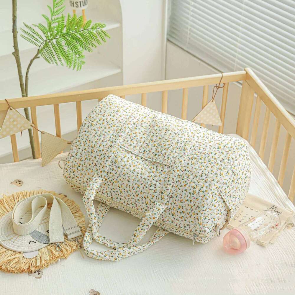 Large Capacity Mommy Travel Tote for Women Baby Diaper Floral Print Multifunctional Crossbody Bag