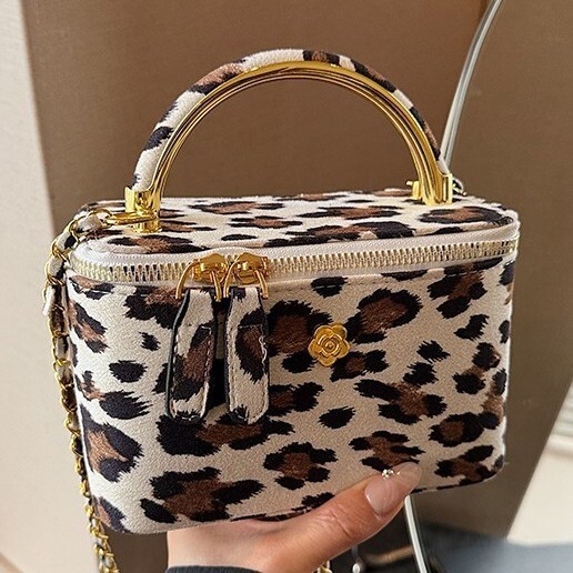 Luxury Brand Designer Bag Handbag Korean Fashion Leopard Print Stylish Versatile Chain Shoulder Bag Large Capacity Commuter Lipstick Crossbody Bag