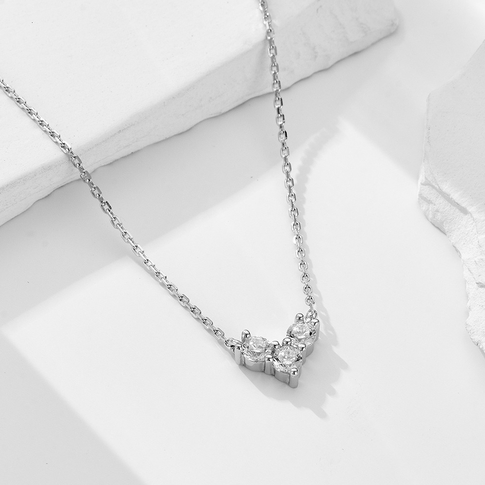 S Pure Sier Petite Mini Dia-Studded Heart for Women, Niche Design, Fashionable, Internet Celebrity, Cute and Sweet Collarbone Necklace Jewelry for Wom