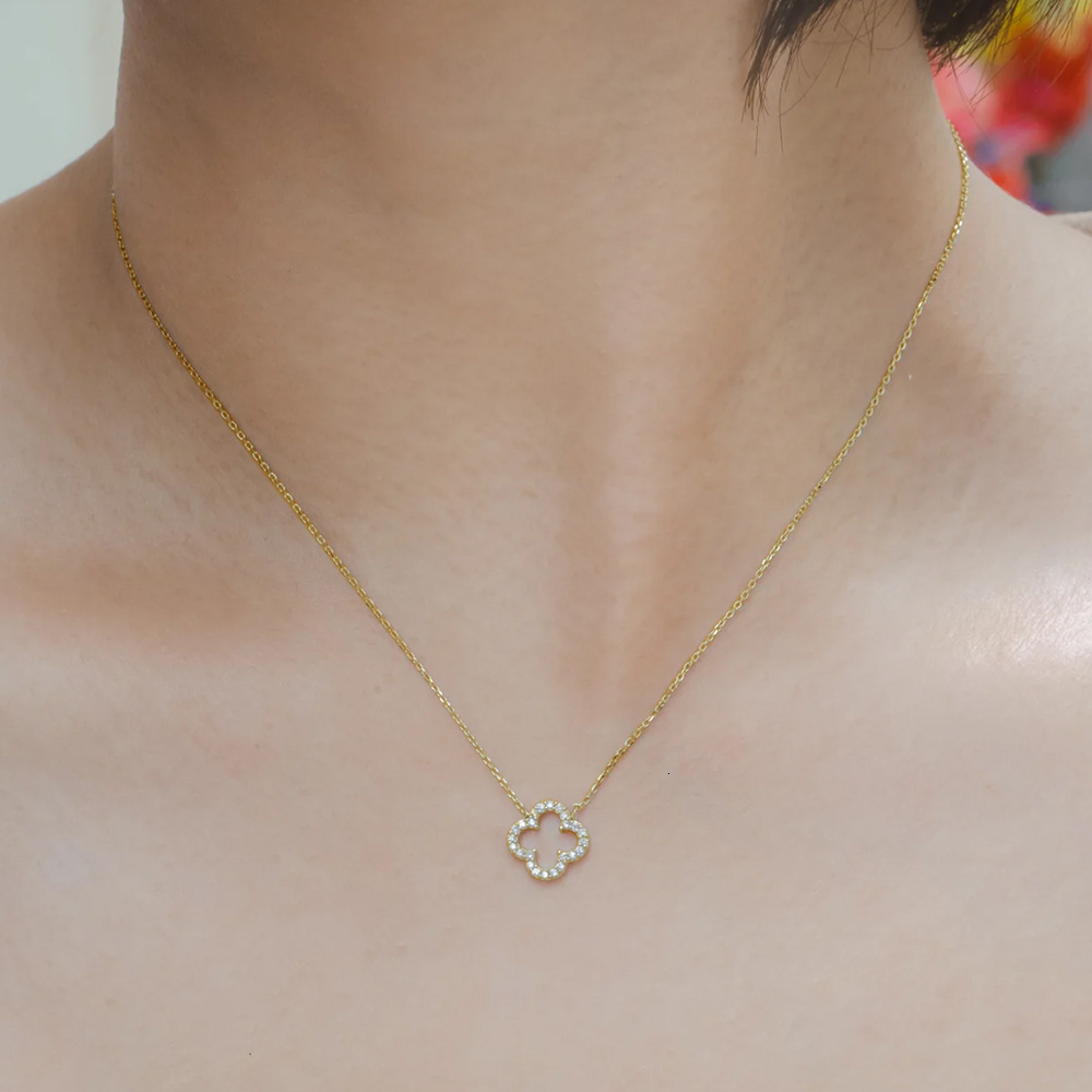 S Pure Sier Fashionable Hollow Out Dia-Encrusted Four-Leaf Clover Necklace for Women with High-End Pendant Collarbone Chain Jewelry for Women