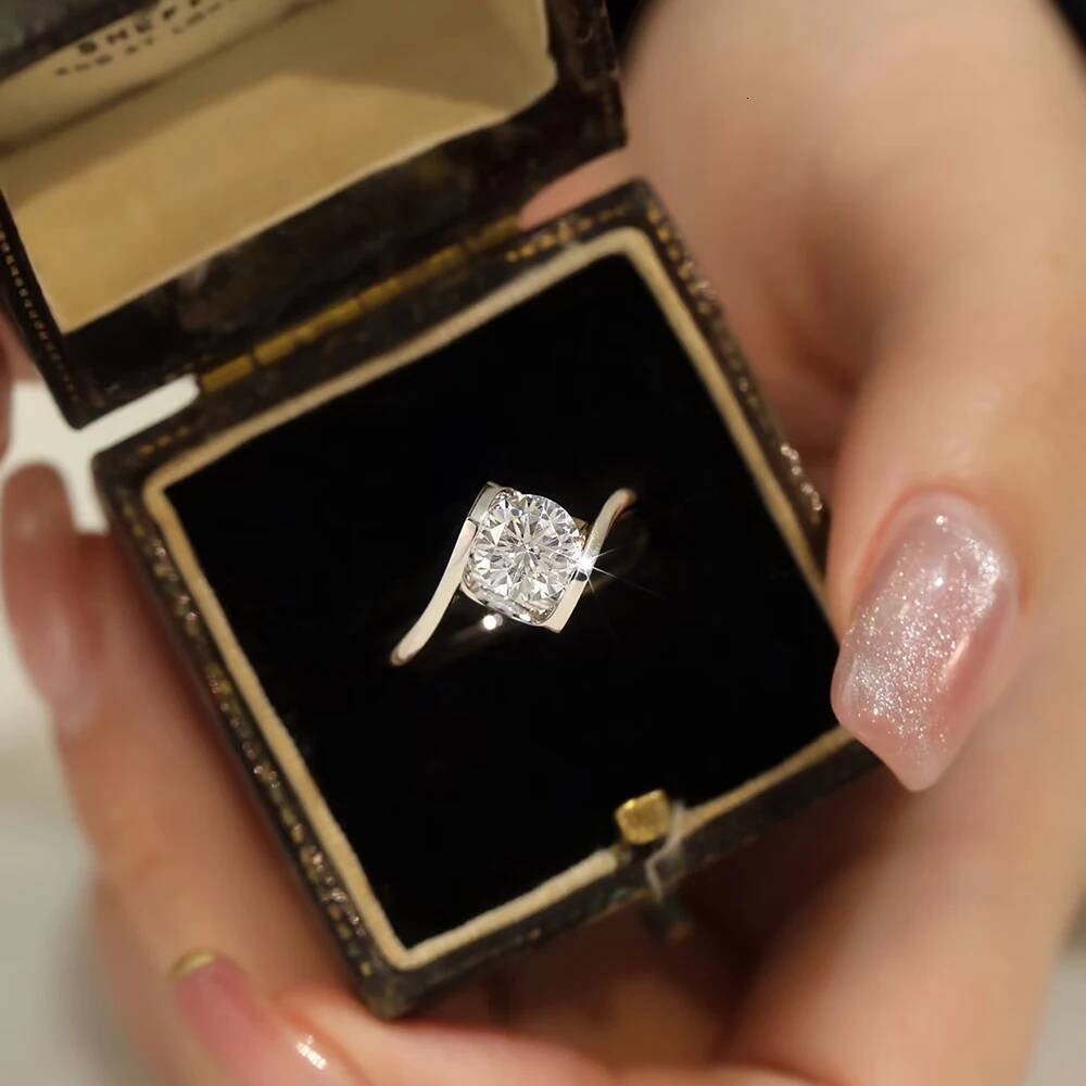 BXINY 0.5/1CT Moissanite Ring 925 Sterling Silver for Women Solitaire Diamond Emgagement Wedding Band Gift Jewelry GRA Certified