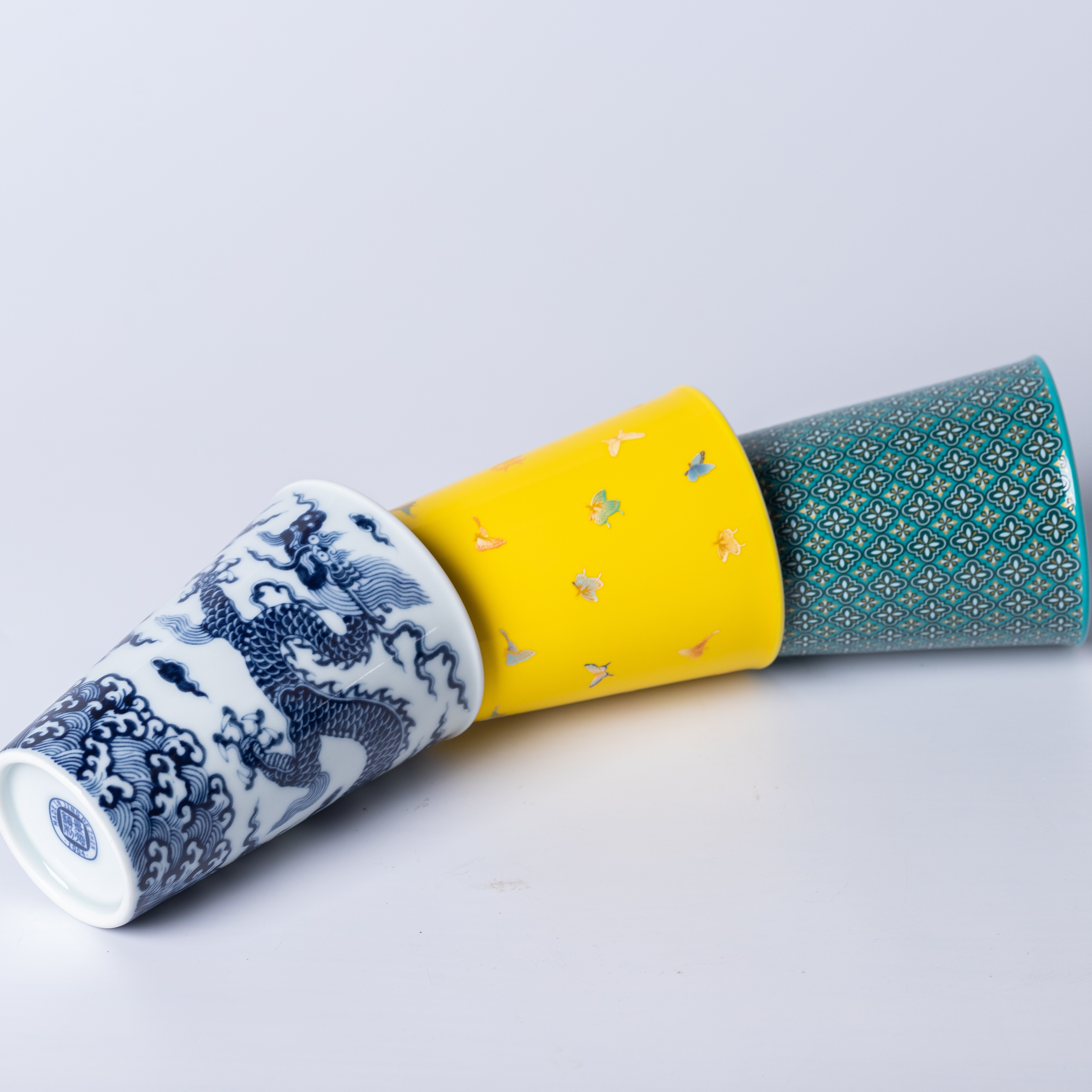 Fine China Soda Cup 260ml for Coke and More. made from porcelain with 3 patterns: flowering begonia pattern, hundred-butterfly motif, blue-and-white d