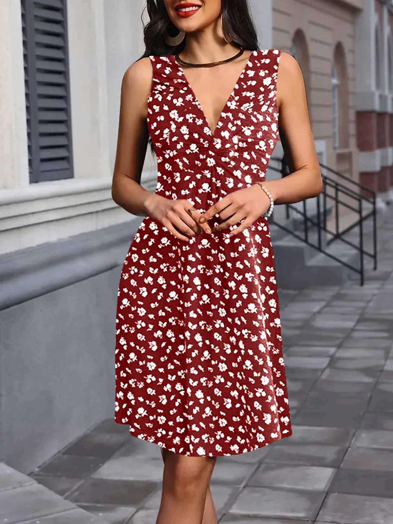 2025 Summer Dress European and American Sexy Design Chest Kink Pleats Waist Slimming Dress XJ250814