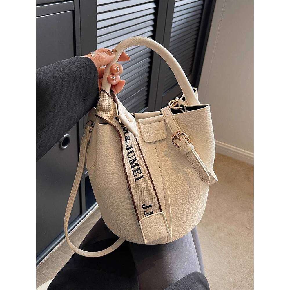 Fashion Large Capacity for Women Simple NEW free shipping Versatile Bucket 2025 Spring Summer Niche High-end Trendy Shoulder Bag