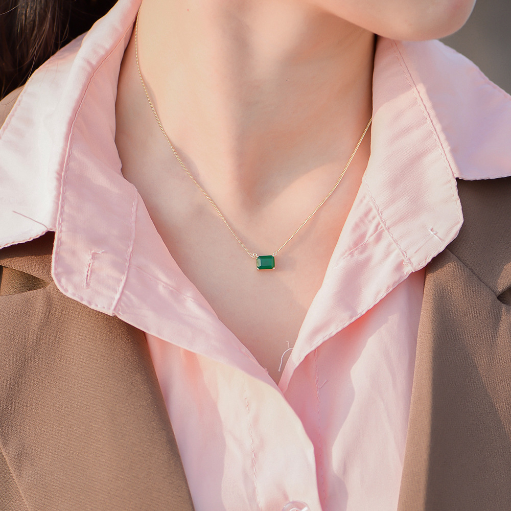 S Pure Sier Square Emerald Color Necklace for Women, Niche Design Sense, Light , Simple Single Dia Clavicle Chain Jewelry for Women