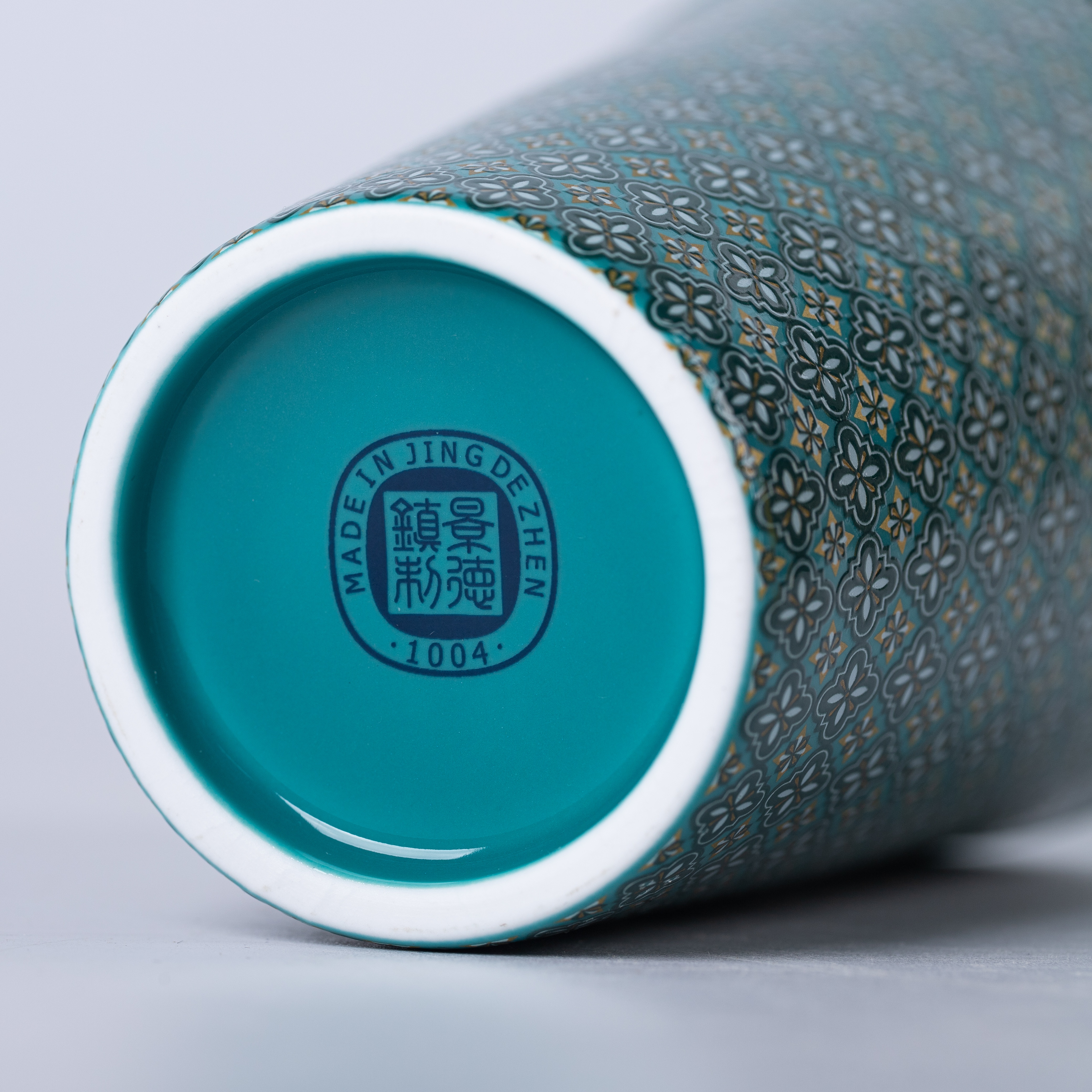 Fine China Soda Cup 260ml for Coke and More. made from porcelain with 3 patterns: flowering begonia pattern, hundred-butterfly motif, blue-and-white d