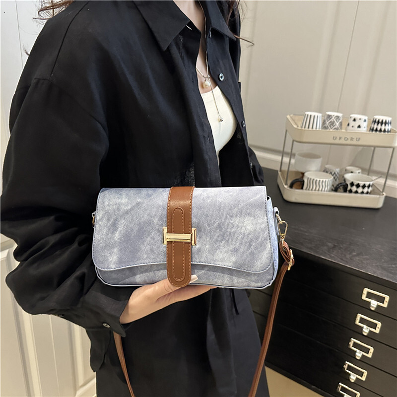 Luxury Brand Designer Bag Niche Design Korean Version Baguette Bag Single Shoulder Crossbody Bag Casual Versatile Textured Commuter Bag For Women