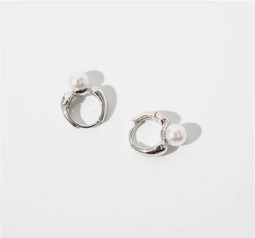 Lvvy New Trend Korean Style Silver Color Simple Pearl Ear Clasp Hoop Earrings For Women Fashion Elegance Jewelry Gifts XJ250814