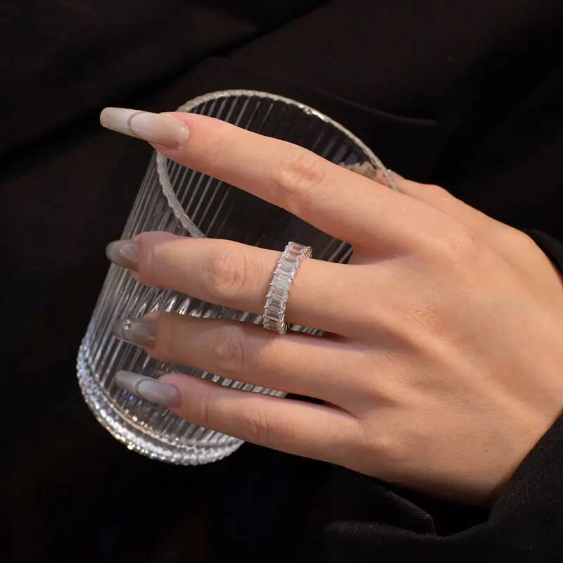 Knobspin 2*4mm D VVS1 Emerald Cut Full Mossanite Ring for Women Man 925 Sterling Sliver Plated 18k Classic Diamond Eternity Band